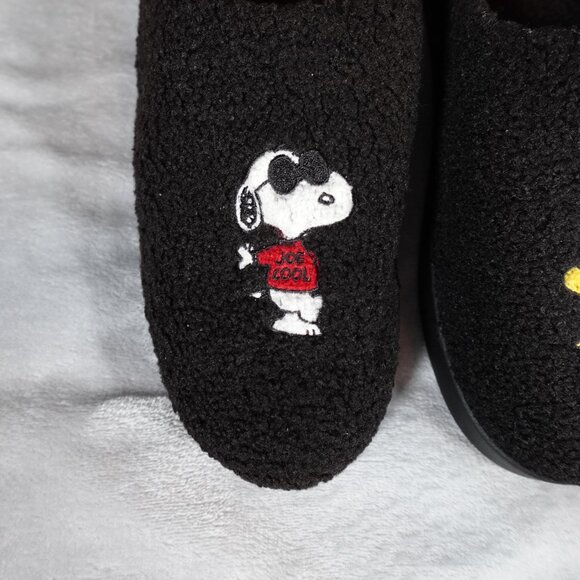 Toms X Peanuts Snoopy Joe Cool Slippers Mens 10 Fleece Slip On Black - Picture 2 of 6